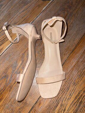 CUSHIONAIRE Sonata kitten heel/New /never worn/10W